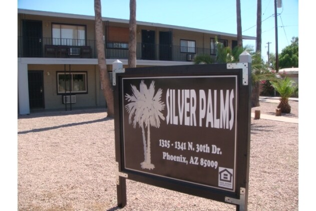 Building Photo - Silver Palms