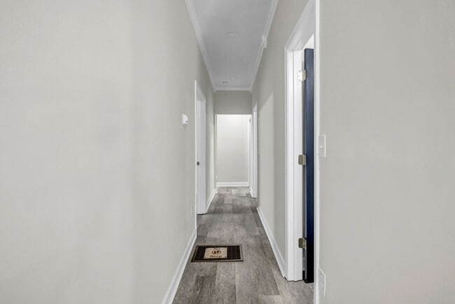 Building Photo - CHARMING 4 BEDROOM BUNGALOW IN THE HEART O...