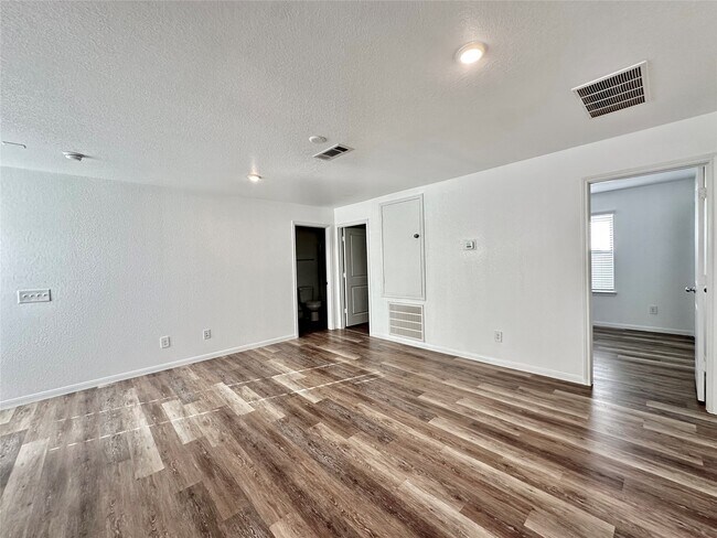 Building Photo - 5703 Finely Run St