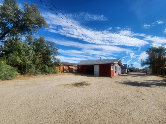 Building Photo - Two Bedroom Duplex in Downtown 29 Palms!