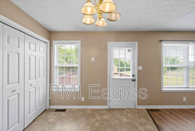 Building Photo - 114 Gleaves Ln