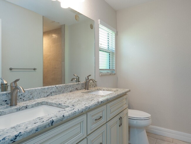 Building Photo - RENT THIS WITH ZERO DEPOSIT