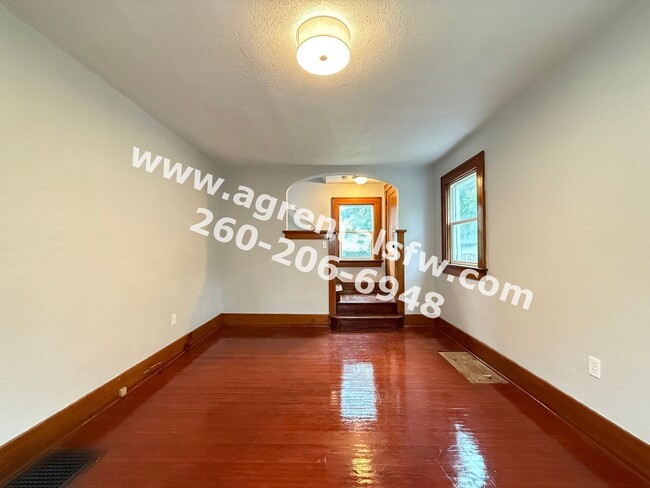 Building Photo - 3 Bedroom House