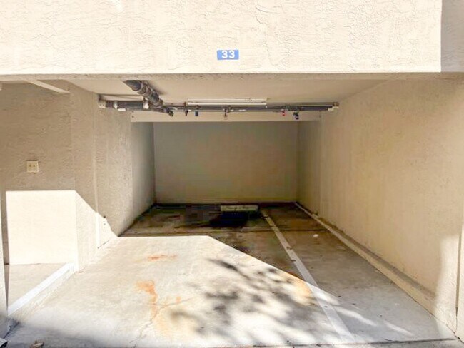 Building Photo - Prime Fremont Living! Updated 2BR Condo Near BART, Central Park & Lake Elizabeth