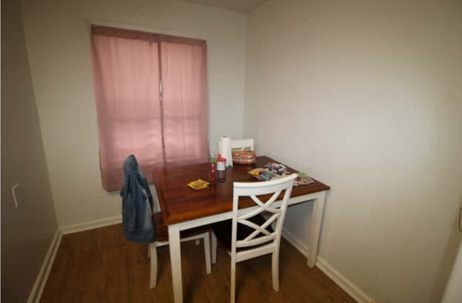 Building Photo - 1631 Longfield Ave