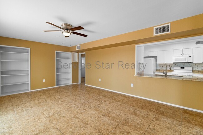 Building Photo - 9425 W Rolling Hills Dr