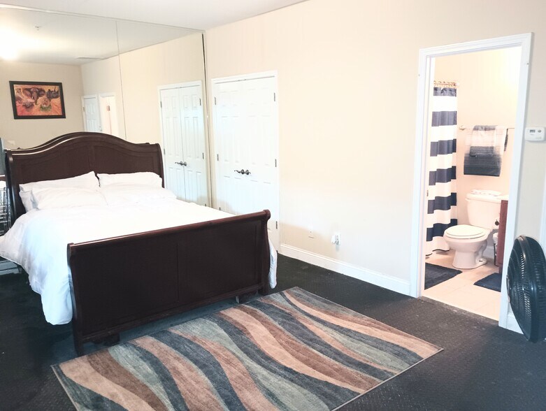 Building Photo - 436 Williamson St SE