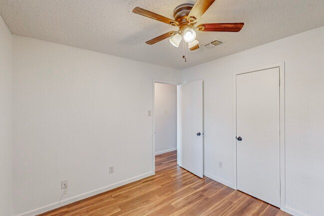 Building Photo - Adorable 1 Story Ready for Move In!  Birdville ISD!