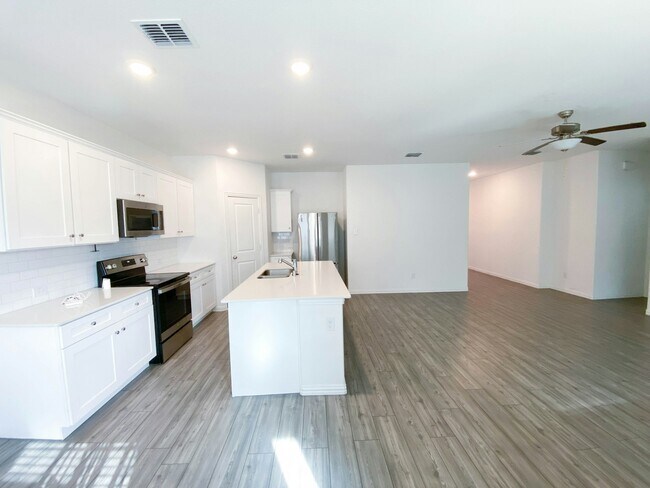 Building Photo - 11452 White River Dr