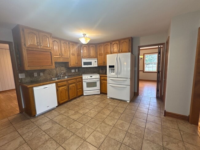 Building Photo - Charming Home Near Lakewood Golf & Country Club in Tullahoma...