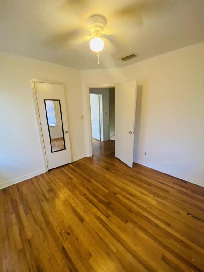 Building Photo - 124 S Franklin Blvd