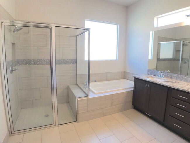 Building Photo - Gorgeous Los Lunas 3 Bedroom! Open layout! Tons of space. Built in 2021