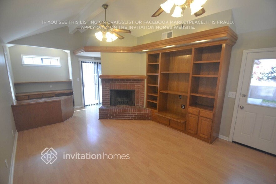 Building Photo - 533 W 224th St