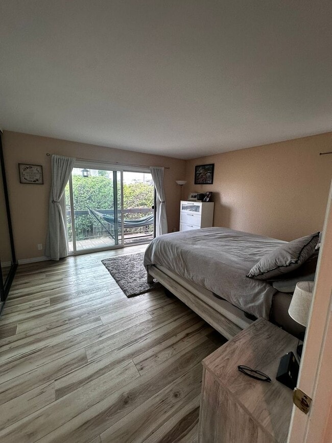 Building Photo - Beautiful, Charming 2-story townhome 2 bedroom and 1.5 bath located on the cusp of Clairemont and...