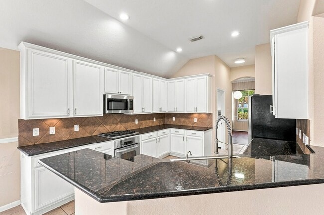 Building Photo - 27730 Geneva Hills Ln