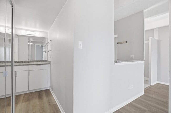 Building Photo - $1,545.94 - 1 Bed, 1 Bath Condo in the Heart of Denver!