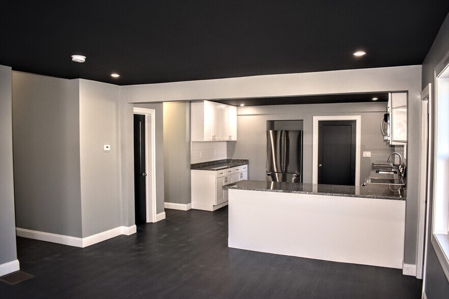 Building Photo - 2 Sunnyside St