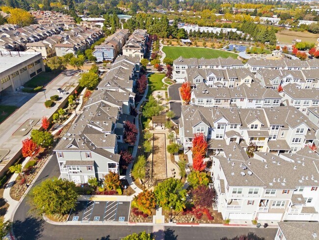 Building Photo - 394 Circuit Wy