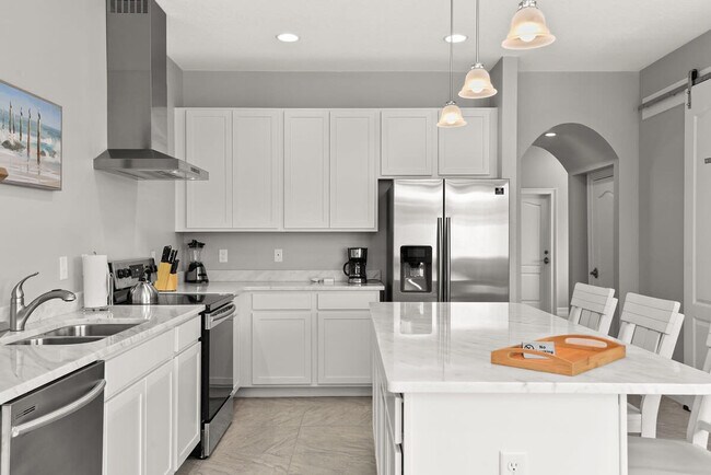 Building Photo - 132 Mediterranean Way