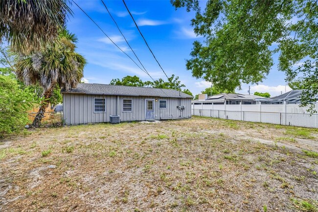 Building Photo - 6802 Larmon St