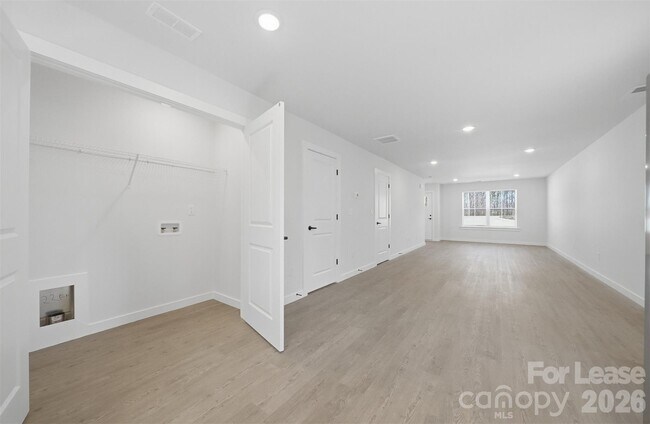 Building Photo - 403 15th Ave SW