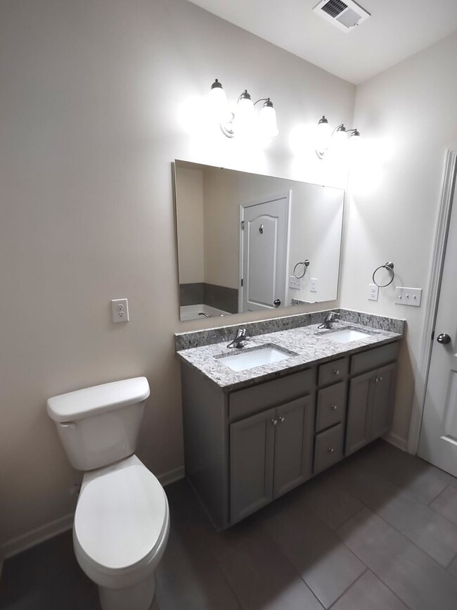 Building Photo - Beautiful Home located in the Clarabella C...