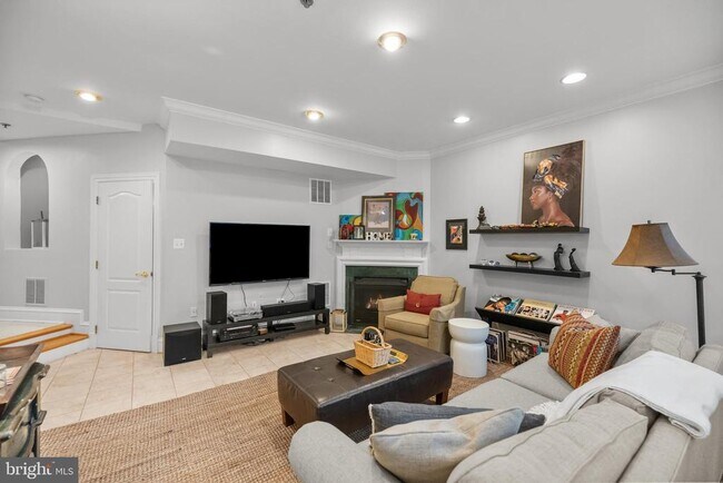 Building Photo - 4914 John Ticer Dr