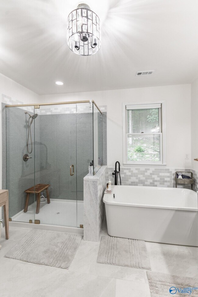 Building Photo - 15033 Greentree Trail SE