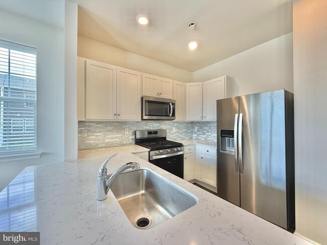 Building Photo - 200 Mazzeo Dr
