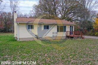 Building Photo - 3 bedroom, 1.5 baths Ranch home with a bas...