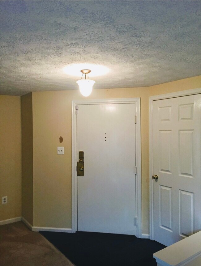 Building Photo - 815 Stratford Way