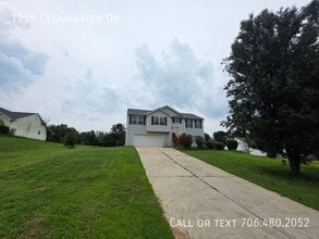 Building Photo - 1215 Clearwater Dr