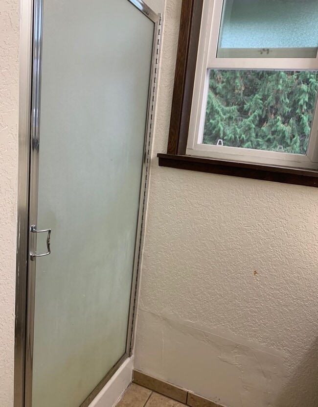 Building Photo - Country living