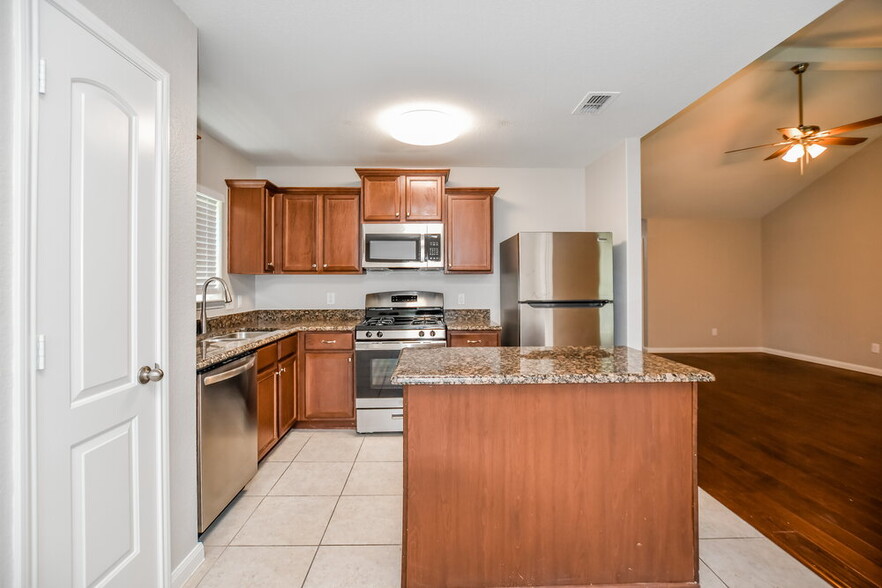 Building Photo - 3006 Flowering Springs Dr
