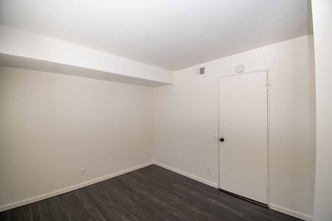 Building Photo - 3744 Pershing Ave