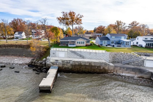 Building Photo - 32414 Lake Rd