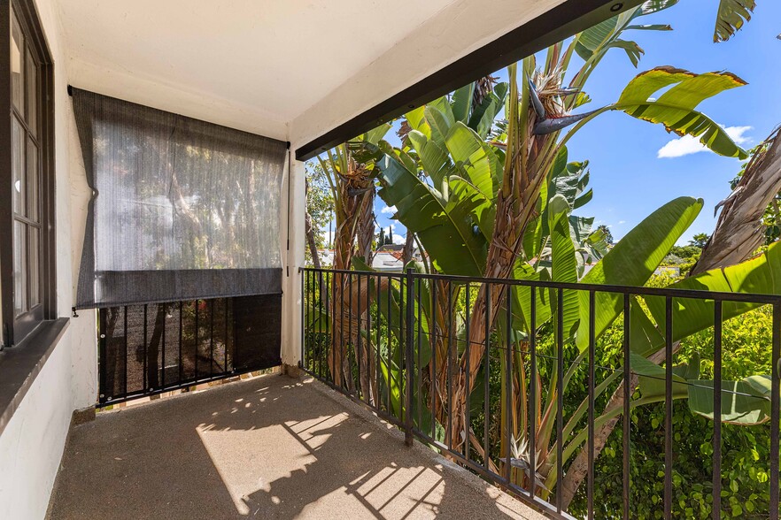 Building Photo - 801 S Burnside Ave