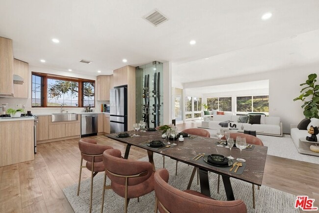 Building Photo - 2204 Ridgemont Dr