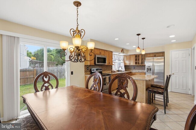 Building Photo - 10205 Balsamwood Dr