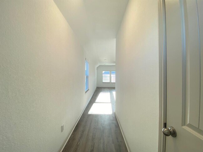 Primary Photo - 203 Sweetwater Crk Ln