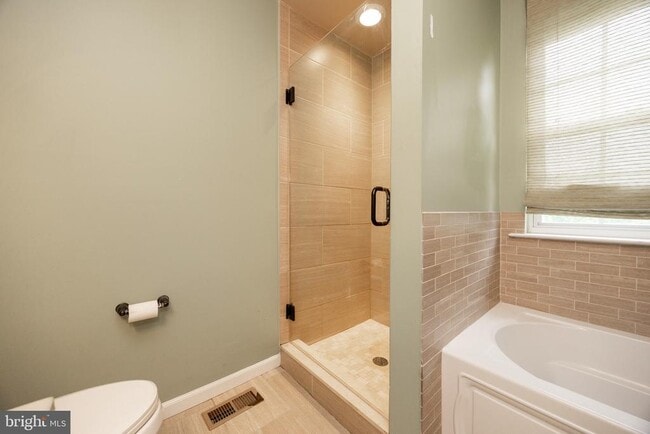 Building Photo - 2717 Fynamore Ln