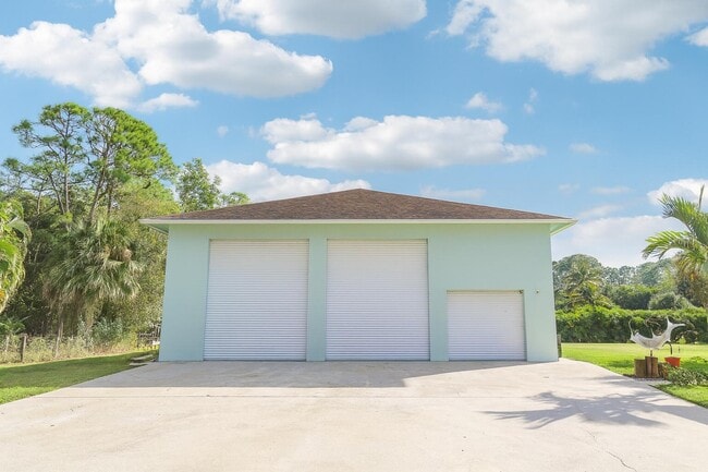 Building Photo - 15866 Alexander Run