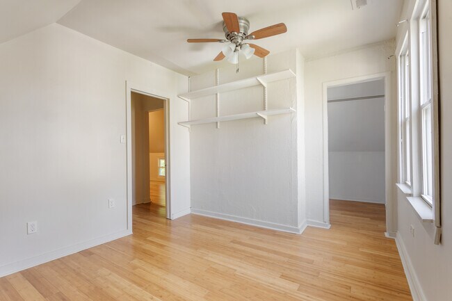 Building Photo - 3707 W McLean Ave