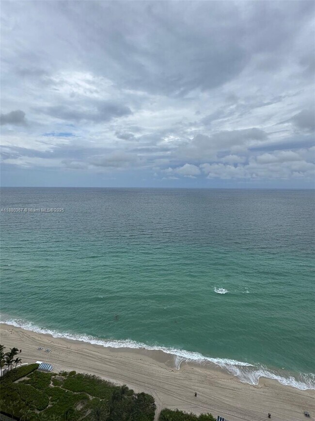 Building Photo - 16001 Collins Ave