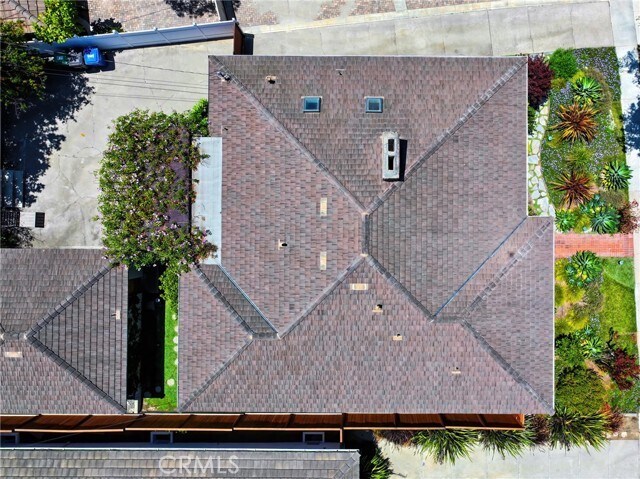 Building Photo - 5220 E Los Flores St