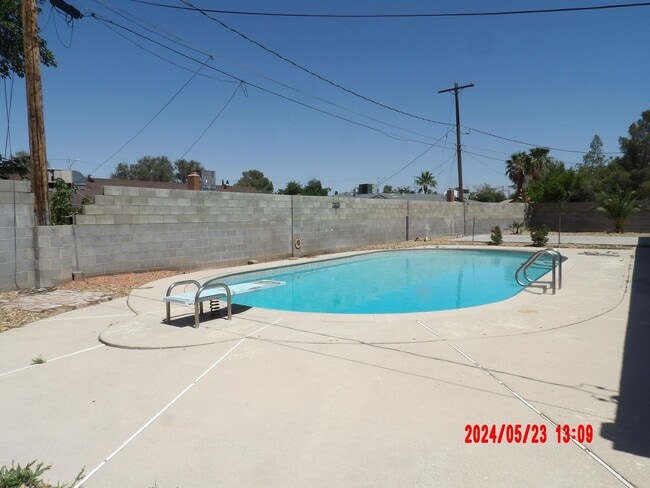 Building Photo - 4240 Gaye Ln