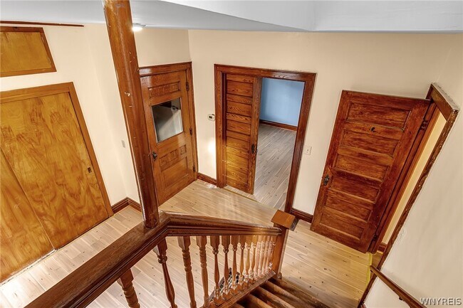 Building Photo - 37 Alsace Ave