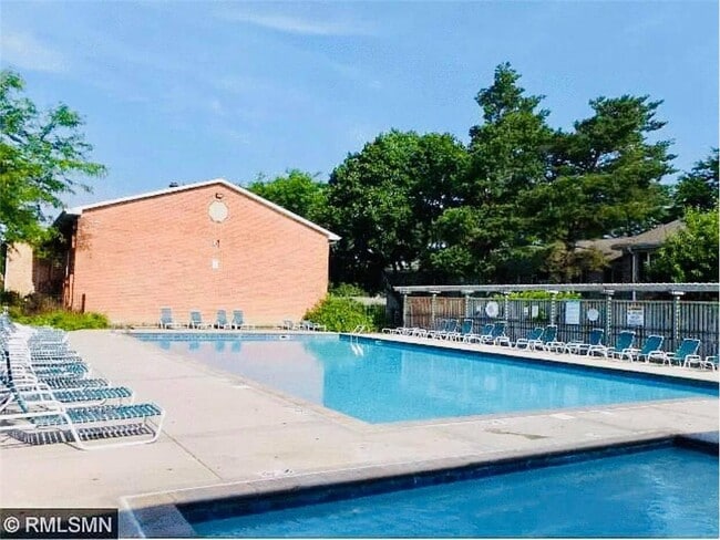 Building Photo - 932 Westbrooke Way