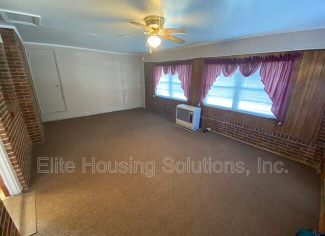 Building Photo - 410 Colonial Dr