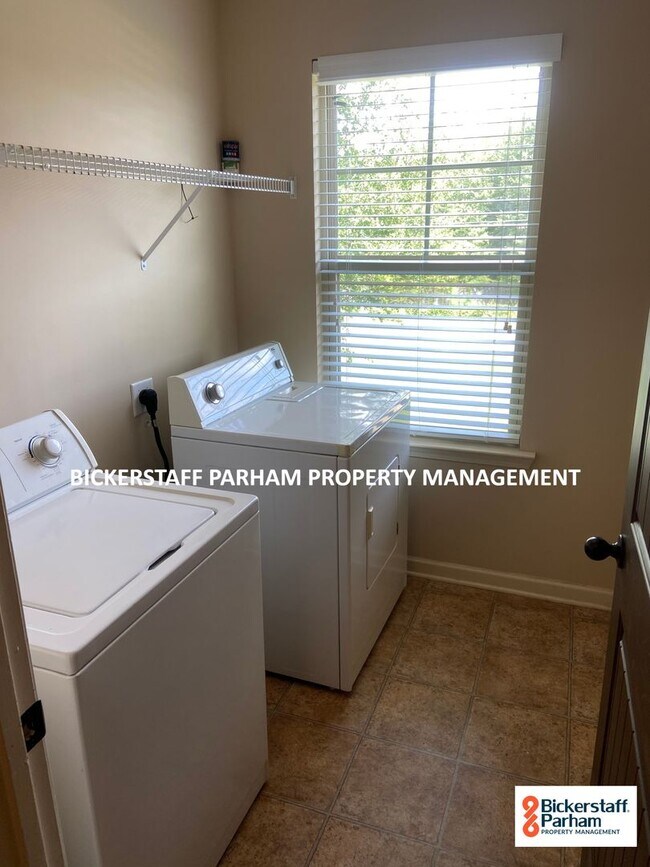 Building Photo - Self-Showings Available! Located in Fort M...